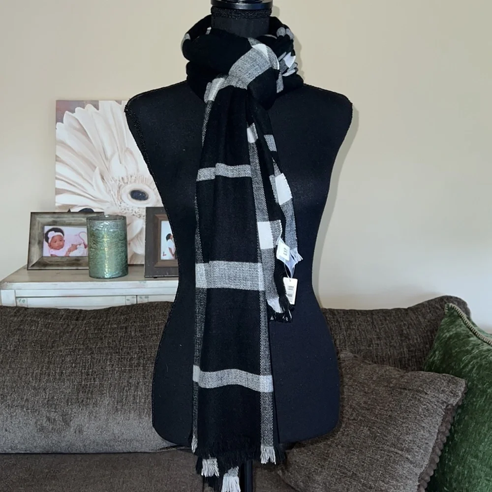 NWT Gap Black/White Acrylic Checkered‎ Scarf w/ Fringe